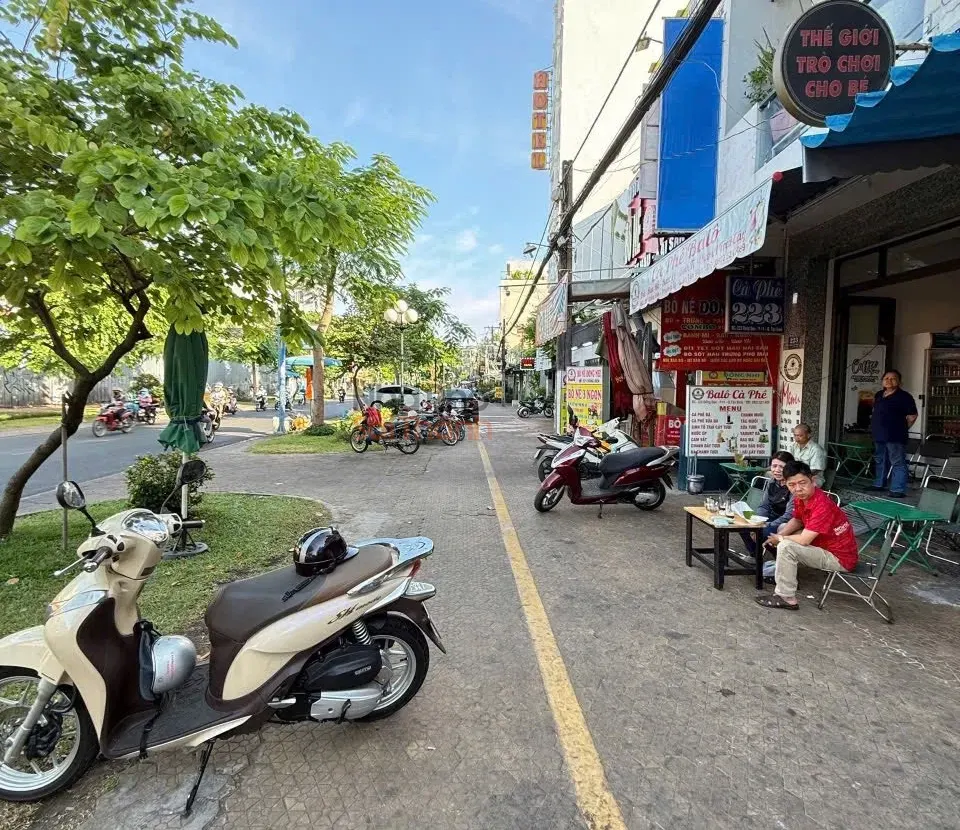 Hình ảnh Bán Nhà Mặt Tiền 227 Đồng Đen , P11, Tân Bình