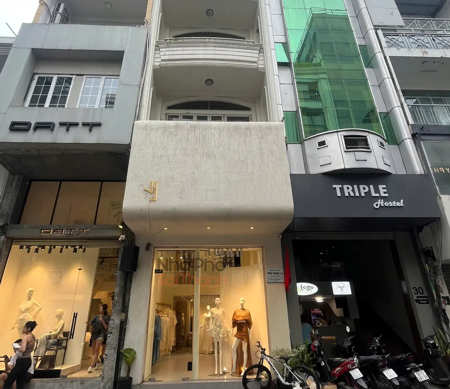Hình ảnh Bán Nhà Mặt Tiền 32 Đặng Thị Nhu, P. Bến Thành