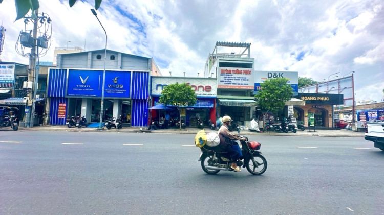 Hình ảnh Bán nhà Mặt tiền 311-313-315 Lạc Long Quân, Phường Bình Thới