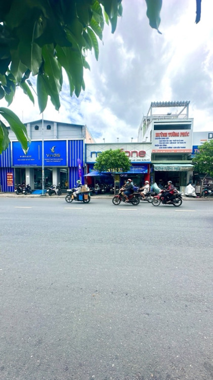 Hình ảnh Bán nhà Mặt tiền 305 Lạc Long Quân, Phường Bình Thới