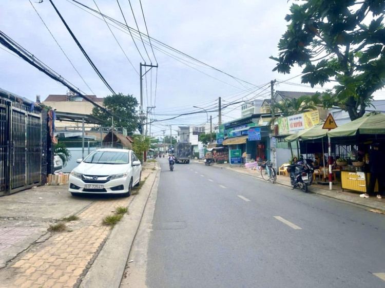 Hình ảnh Bán nhà mặt tiền 217 Ấp Chánh 1, xã Hóc Môn