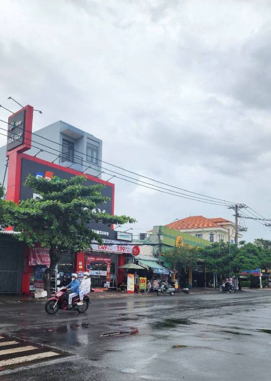 Hình ảnh Bán nhà mặt tiền 781 Huỳnh Tấn Phát, xã Nhà Bè