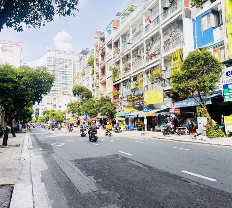 Hình ảnh Bán nhà mặt tiền 679 Nguyễn Trãi, phường Chợ Lớn