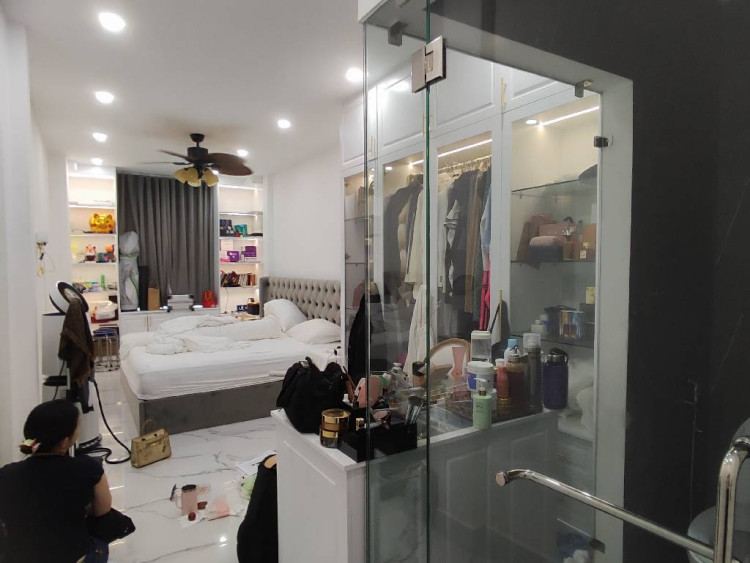 Hình ảnh Bán nhà mặt tiền 69 Phan Văn Trị, phường Chợ Quán