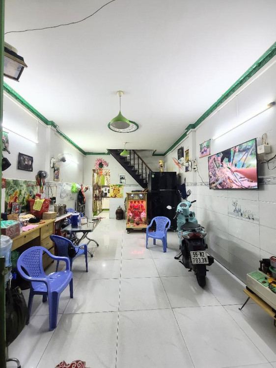 Hình ảnh Bán nhà mặt tiền 3c Lạc Long Quân, Hòa Bình