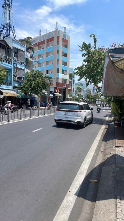 Hình ảnh Bán nhà mặt tiền 538 Phạm Văn Chí, phường Bình Tiên
