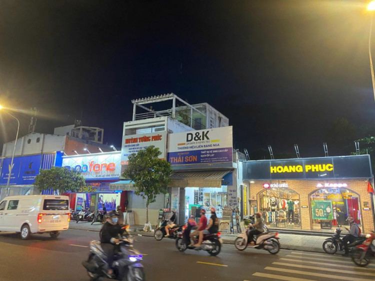Hình ảnh Bán nhà Mặt tiền 315b Lạc Long Quân, Phường Bình Thới