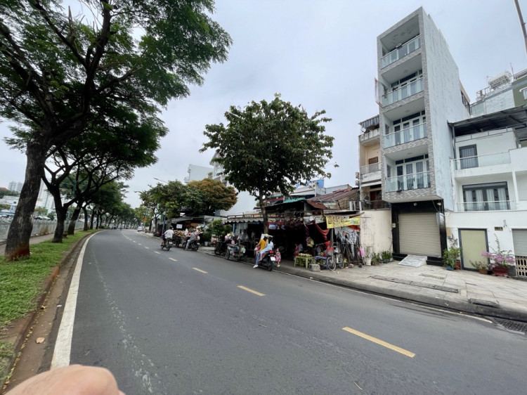 Hình ảnh Bán nhà mặt tiền 1014b Lò Gốm, phường Bình Tiên