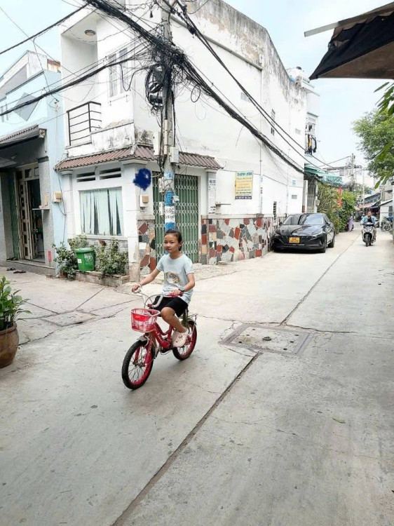 Hình ảnh Bán nhà hẻm 188/13 Lê Đình Cẩn, Bình Tân