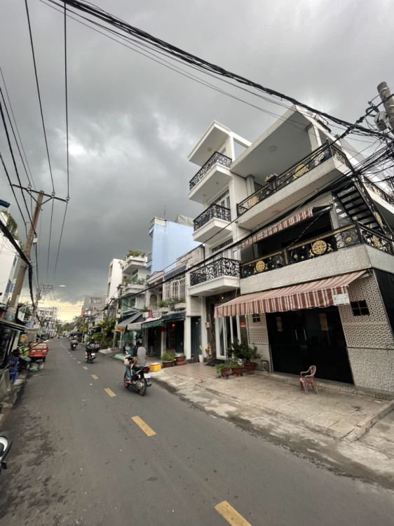 Hình ảnh Bán nhà mặt tiền 937 Ba Đình Phường Phú Định