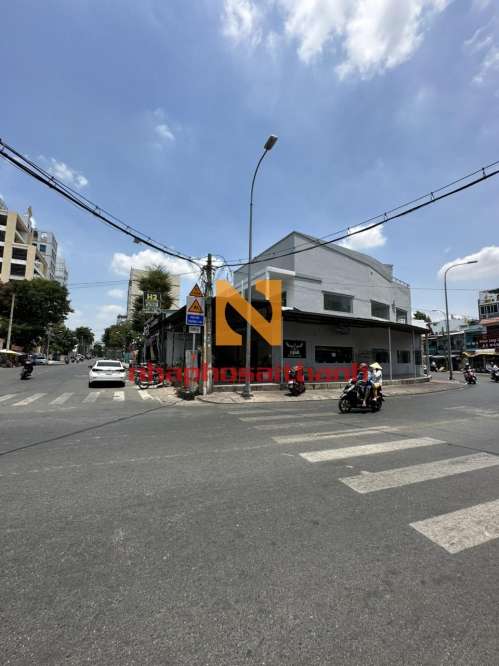 Hình ảnh Bán nhà 3 mặt tiền 61 Hoàng Việt, Phường 4, Quận Tân Bình