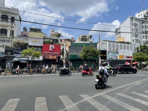 Hình ảnh Cho thuê nhà góc 2MT 69 Cách Mạng Tháng Tám, Bến Thành, Quận 1