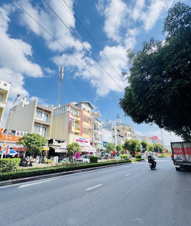 Hình ảnh Bán nhà Mặt tiền 500 Lạc Long Quân, Phường Hòa Bình