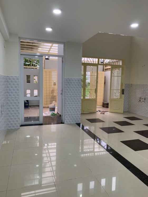 Hình ảnh Bán nhà mặt tiền 17 D1, Bình Đông