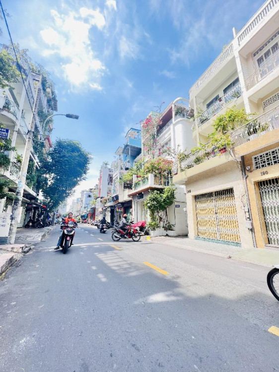 Hình ảnh Bán nhà mặt tiền 188 Nhật Tảo, phường Diên Hồng