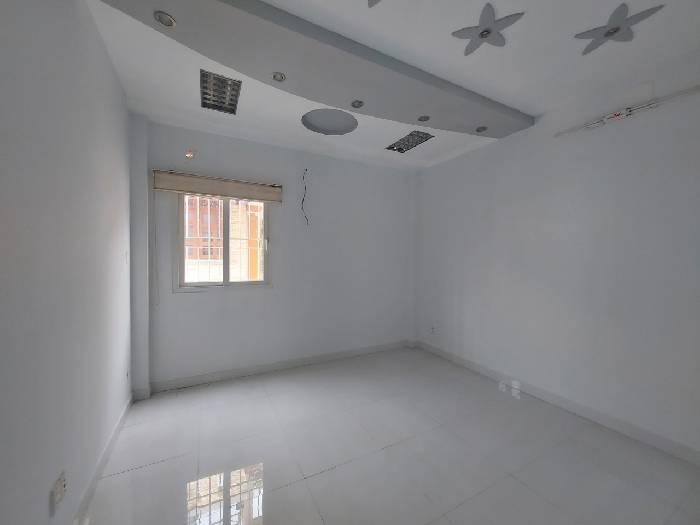 Hình ảnh Bán nhà mặt tiền 8 Phú Định, phường Chợ Lớn
